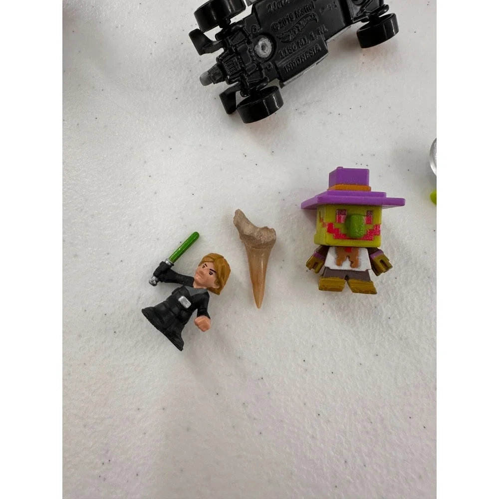 Mixed Toy Bundle Hot Wheels Funko Pop 9 Piece Shark Tooth Minecraft Skateboard c